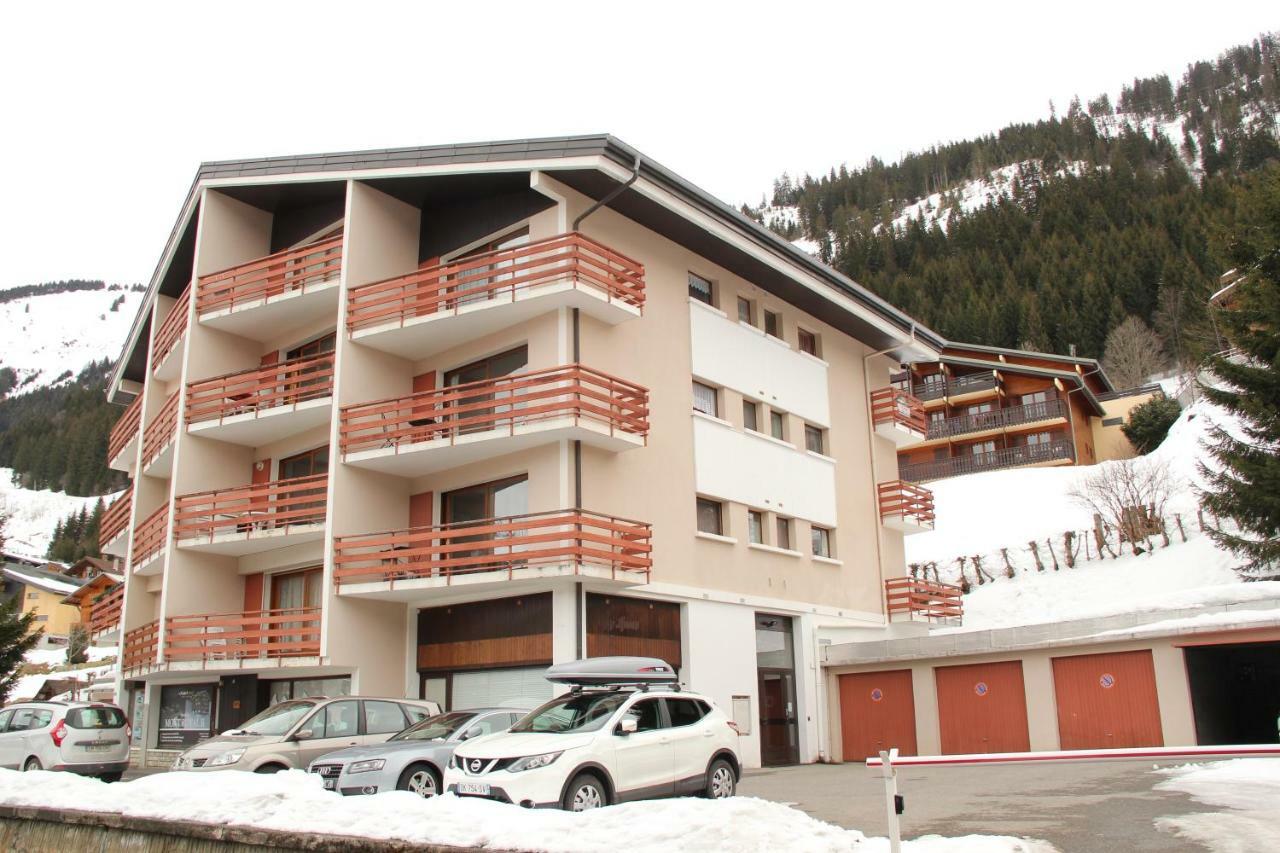 Les Ambrunes Châtel Екстериор снимка